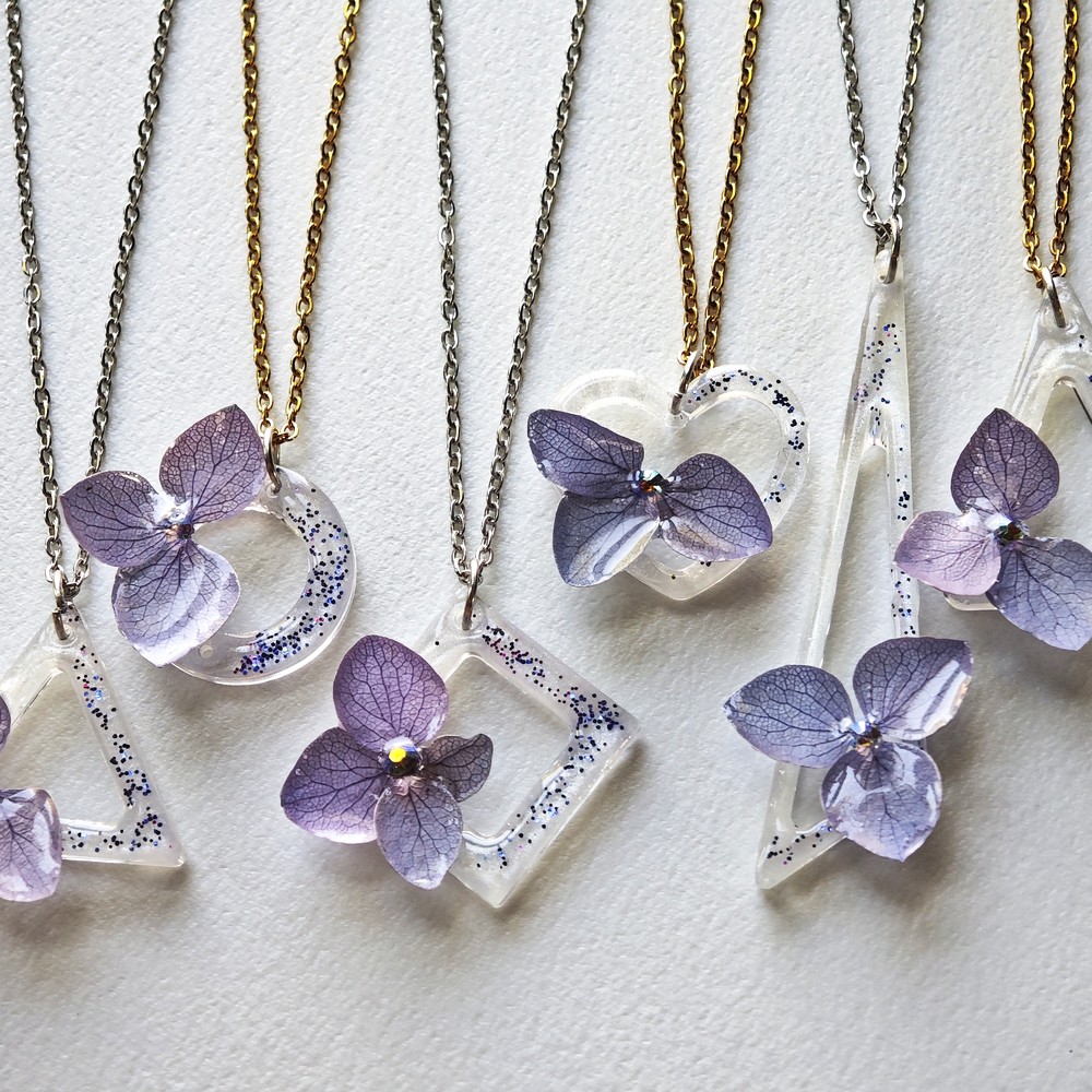 Real Hydrangea Necklace, Pressed Flower Resin Jewelry, Botanical Pendant for Women