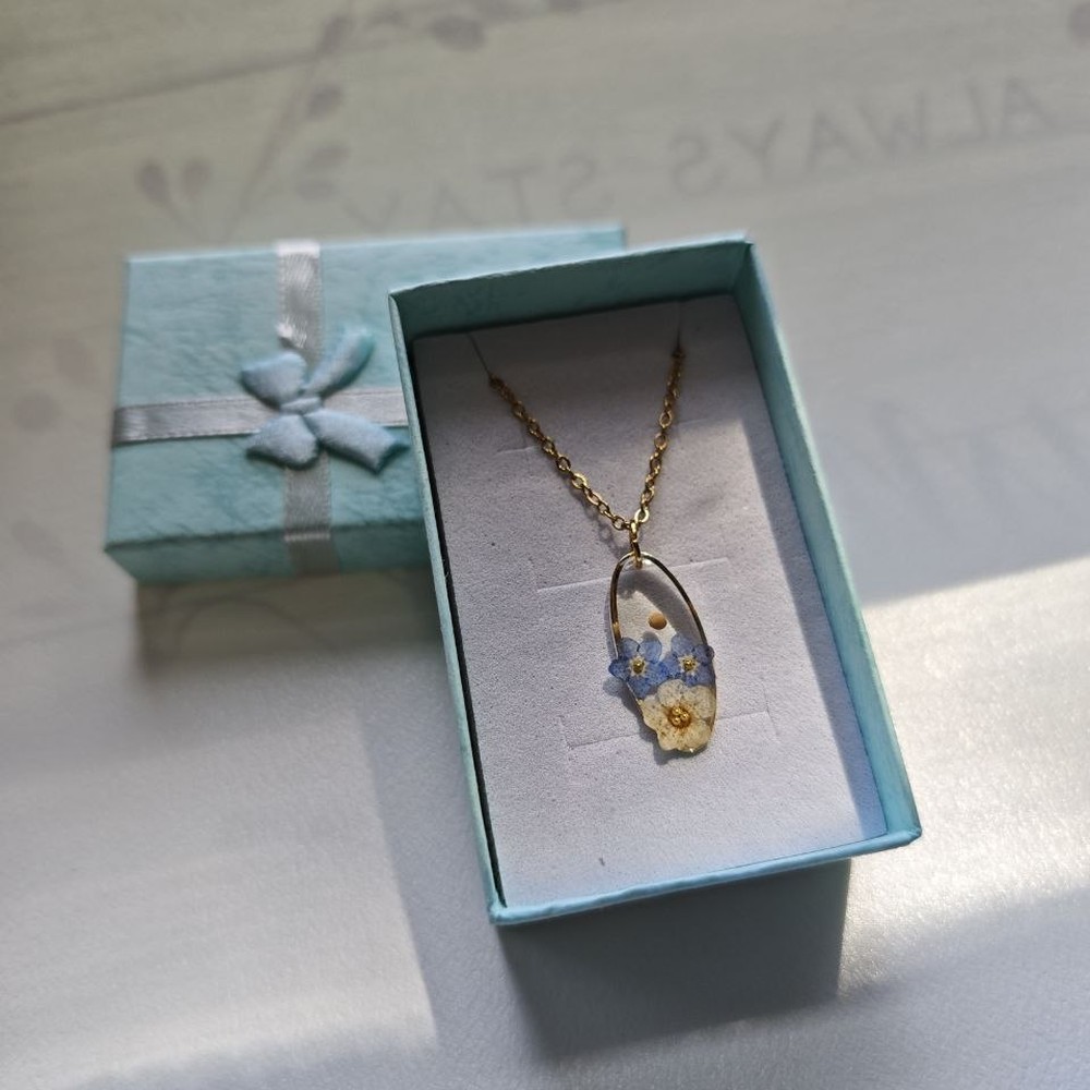Real mustard seed & forget-me-nots in resin 