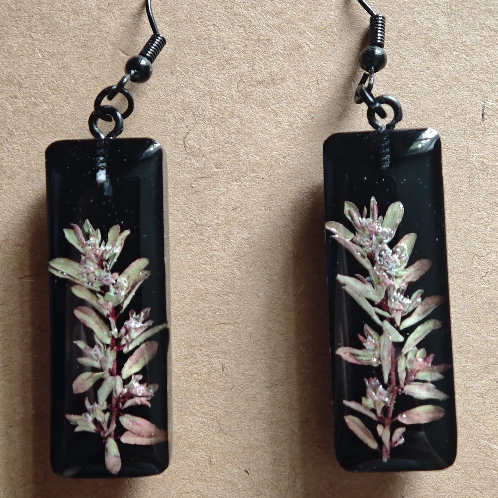 Resin Earrings with Grass Sprigs, Handmade Botanical Jewelry, Nature-Inspired Gift
