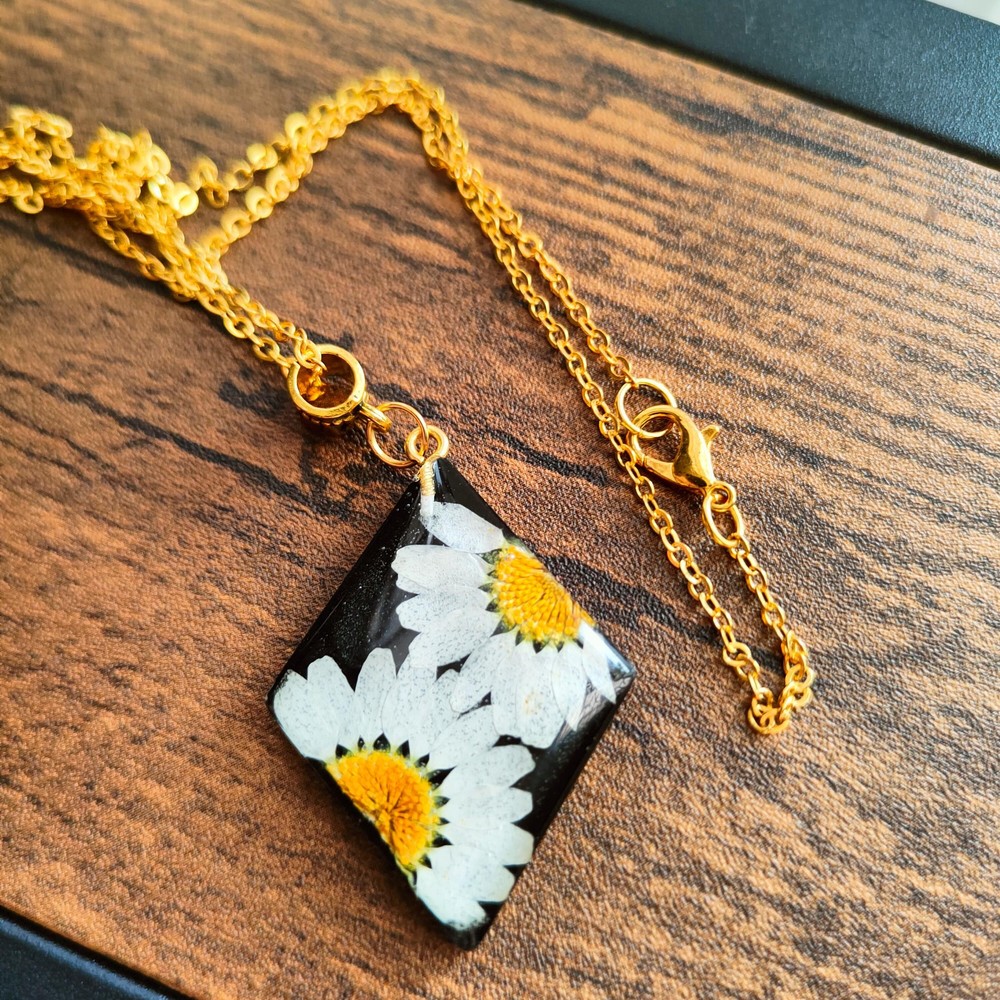 Resin Pendant Necklace, Handmade Botanical Jewelry, Nature-Inspired Gift